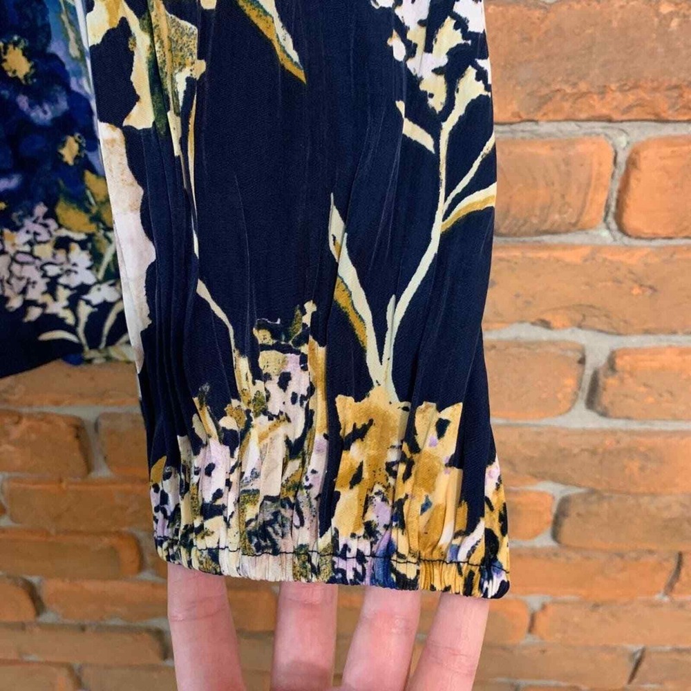 Chico's Primavera‎ Floral Blouse Womens Size Large Navy Long Sleeve V-Neck Top - Picture 2 of 5
